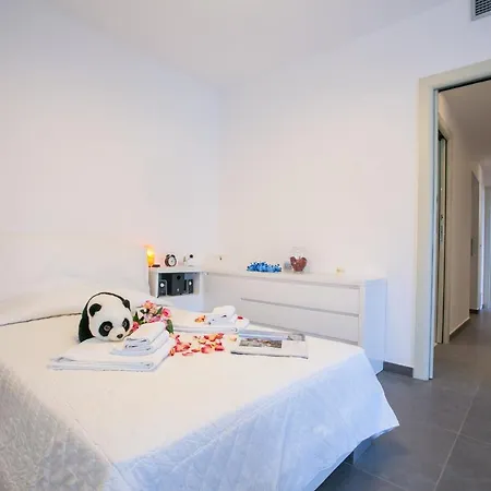 Sleeps 6 Air Con וילה בלביו