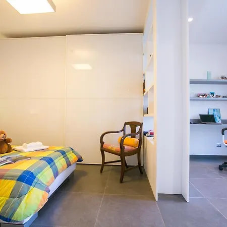 Sleeps 6 Air Con וילה בלביו