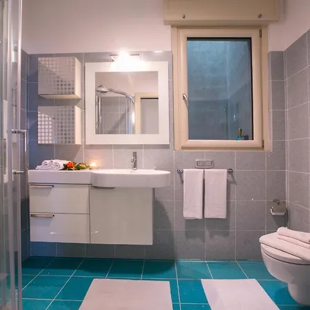 וילה Sleeps 6 Air Con *