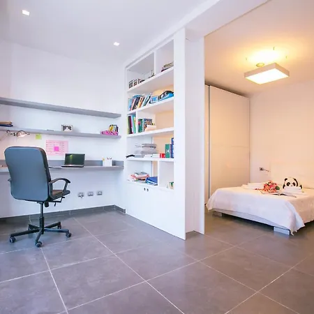 Sleeps 6 Air Con בלביו