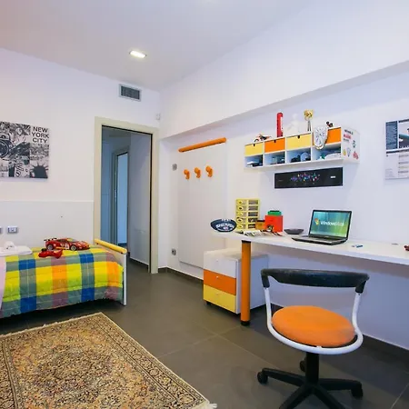 Sleeps 6 Air Con *
