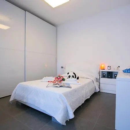 וילה Sleeps 6 Air Con בלביו