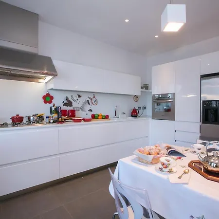 וילה Sleeps 6 Air Con בלביו
