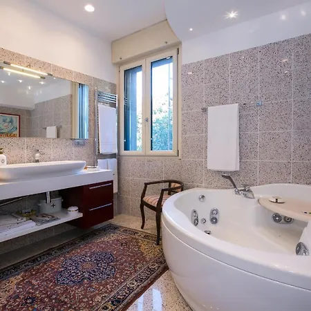 Sleeps 6 Air Con וילה בלביו