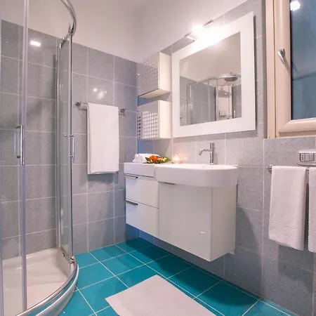 Sleeps 6 Air Con בלביו